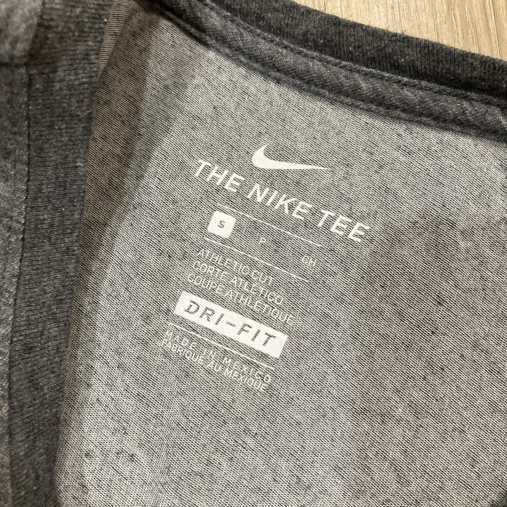 Nike Dri‎ Fit Georgia Bulldogs Long Sleeve S Gray